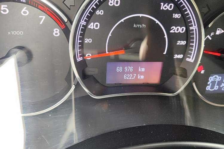 Used Renault Koleos 2013 2.5L Two-Wheel Drive Luxury Navigation Edition Odometer Close Up