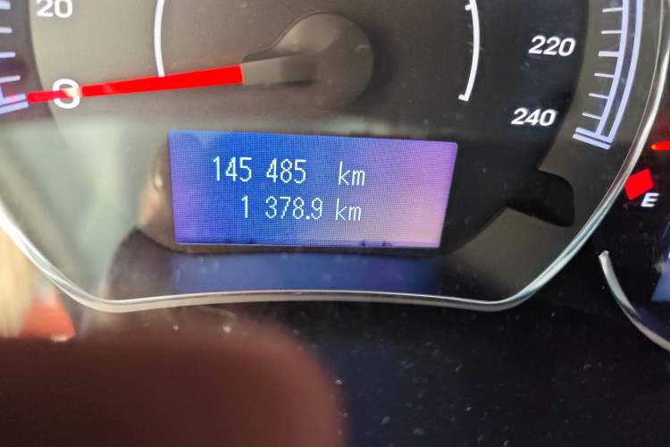 Used Renault Koleos 2013 2.5L Two-Wheel Drive Comfort Edition Odometer Close Up