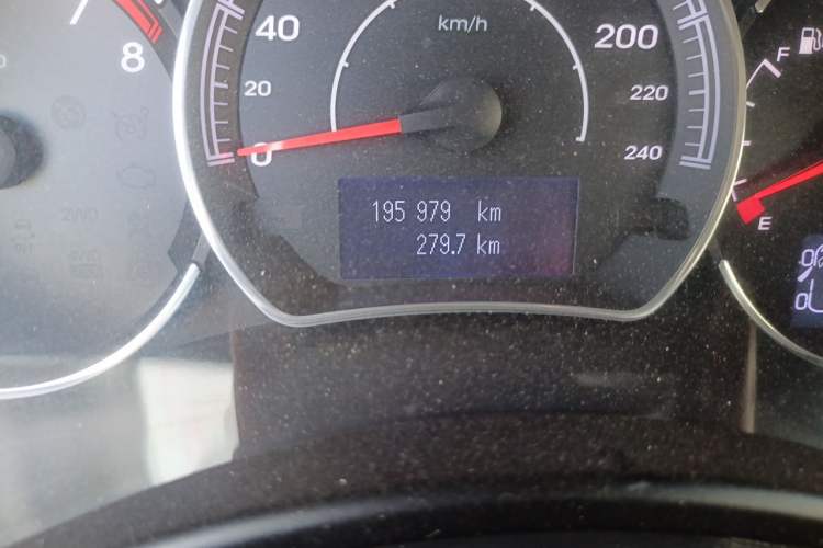 Used Renault Koleos 2013 2.5L 4x4 Comfort Edition Odometer Close Up