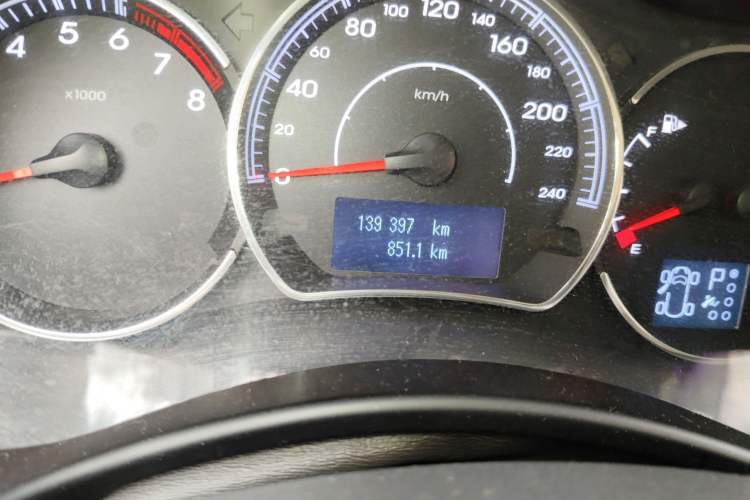 Used Renault Koleos 2013 2.5L 4x4 Comfort Edition Odometer Close Up