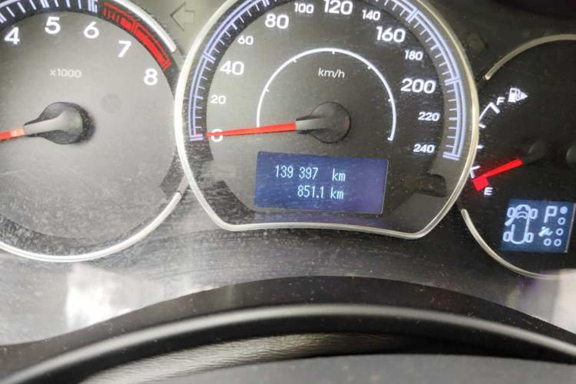 Used Renault Koleos 2013 2.5L 4x4 Comfort Edition Odometer Close Up