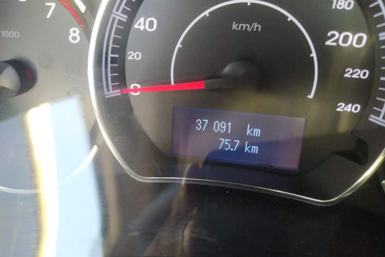 Used Renault Koleos 2013 2.5L Two-Wheel Drive Luxury Navigation Edition Odometer Close Up