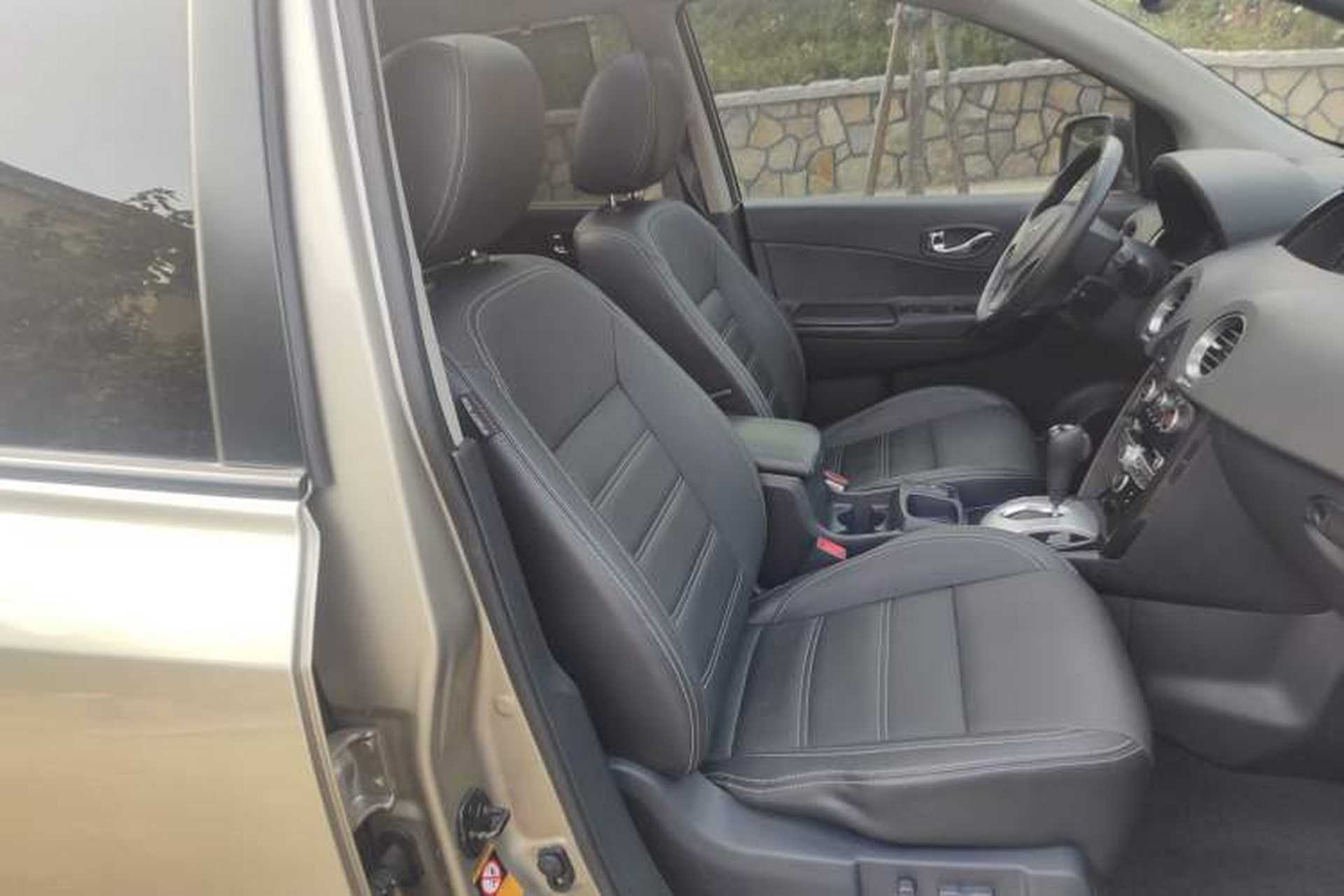 Used Renault Koleos 2013 2.5L Two-Wheel Drive Luxury Navigation Edition Right Front Seat