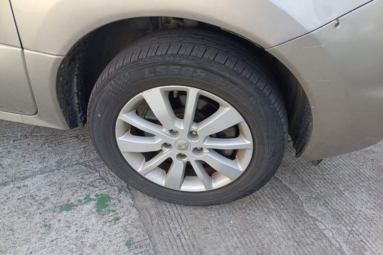 Used Renault Koleos 2013 2.5L 4x4 Comfort Edition Right Front Wheel Hub