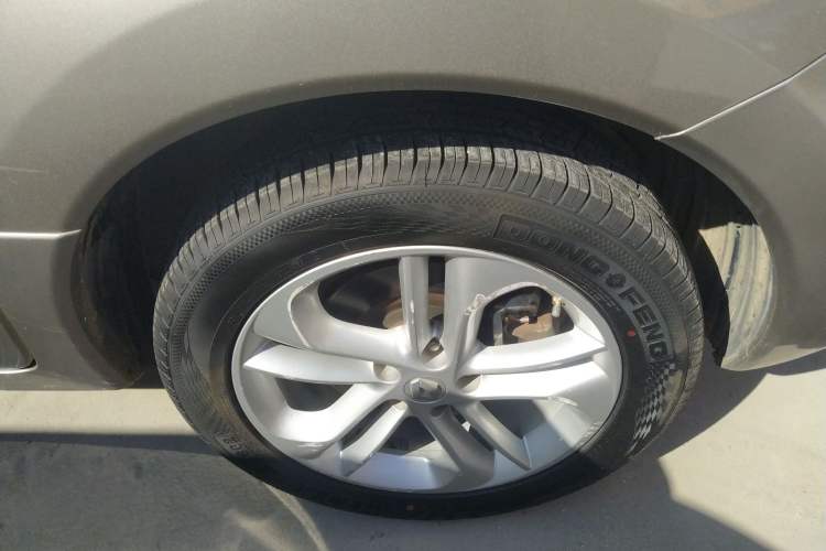 Used Renault Koleos 2013 2.5L Two-Wheel Drive Luxury Navigation Edition Right Front Wheel Hub
