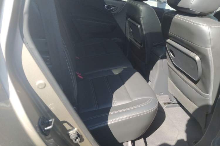Used Renault Koleos 2013 2.5L Two-Wheel Drive Luxury Navigation Edition Right Rear Seat