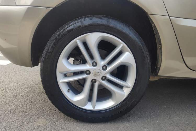 Used Renault Koleos 2013 2.5L Two-Wheel Drive Luxury Navigation Edition Right Rear Wheel Hub