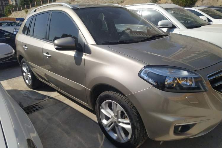 Used Renault Koleos 2013 2.5L Two-Wheel Drive Luxury Navigation Edition Right Side