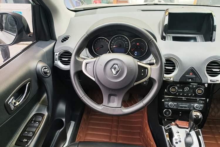 Used Renault Koleos 2013 2.5L Two-Wheel Drive Luxury Navigation Edition Steering Wheel