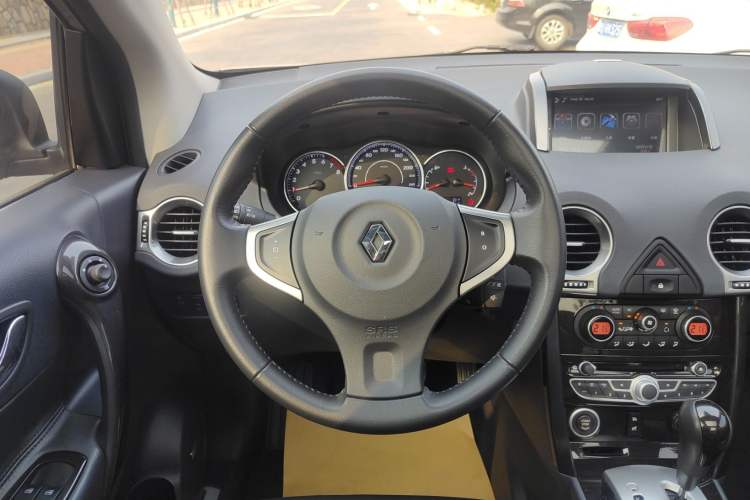 Used Renault Koleos 2013 2.5L Two-Wheel Drive Luxury Navigation Edition Steering Wheel