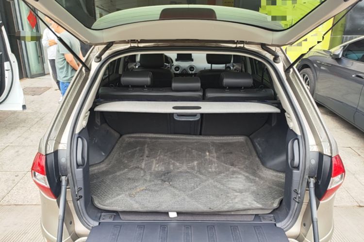 Used Renault Koleos 2013 2.5L Two-Wheel Drive Luxury Navigation Edition Trunk