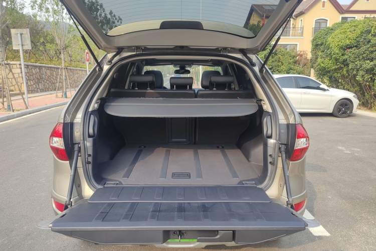Used Renault Koleos 2013 2.5L Two-Wheel Drive Luxury Navigation Edition Trunk