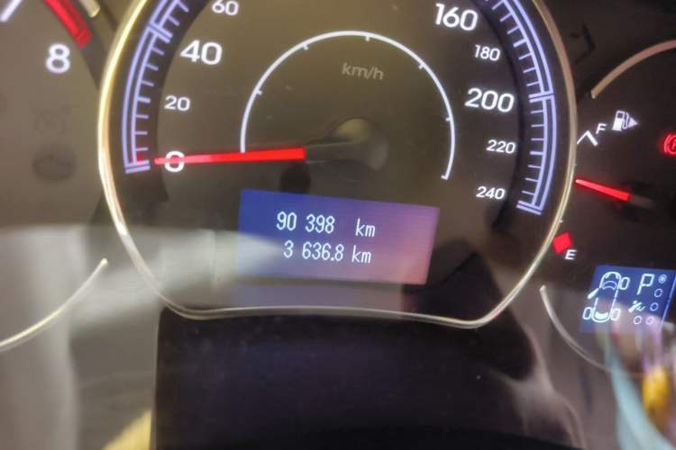 Used Renault Koleos 2013 2.5L Two-Wheel Drive Comfort Edition with Navigation Odometer Close Up