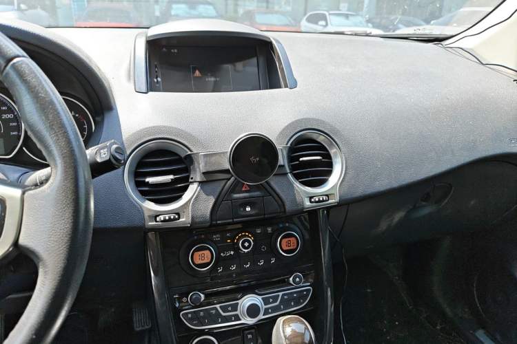 Used Renault Koleos 2013 2.5L Two-Wheel Drive Comfort Edition Audio And AC Panel