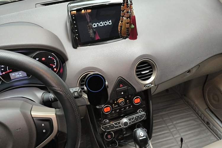 Used Renault Koleos 2013 2.5L Two-Wheel Drive Comfort Edition Audio And AC Panel