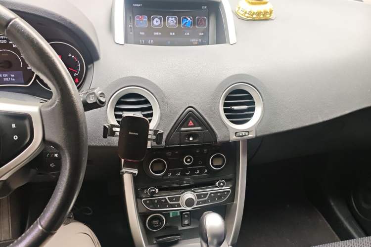 Used Renault Koleos 2013 2.5L Two-Wheel-Drive Urban Edition Audio And AC Panel