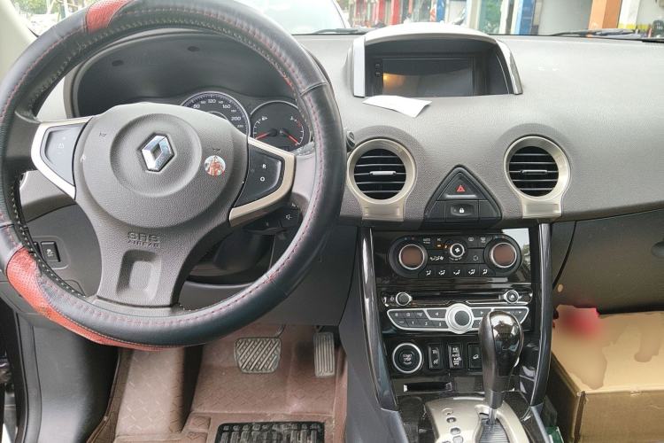 Used Renault Koleos 2013 2.5L 4x4 Comfort Edition Center Console