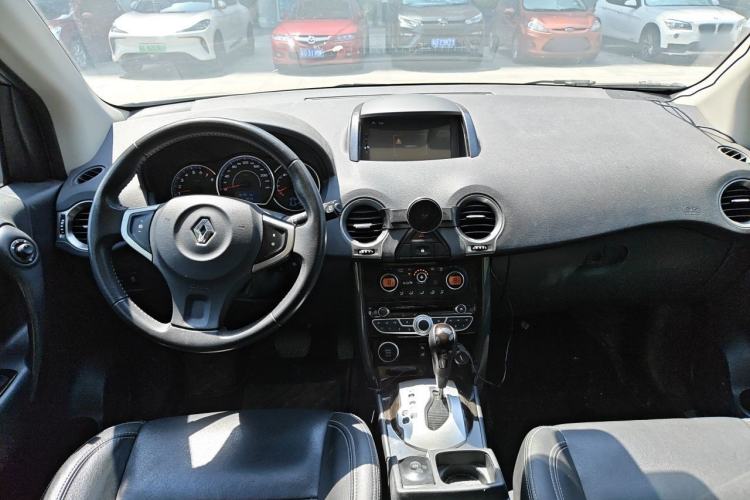 Used Renault Koleos 2013 2.5L Two-Wheel Drive Comfort Edition Center Console