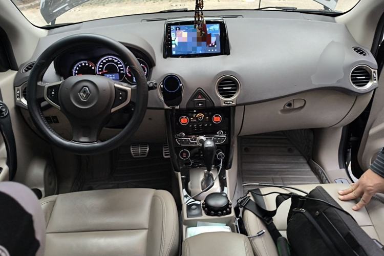 Used Renault Koleos 2013 2.5L Two-Wheel Drive Comfort Edition Center Console