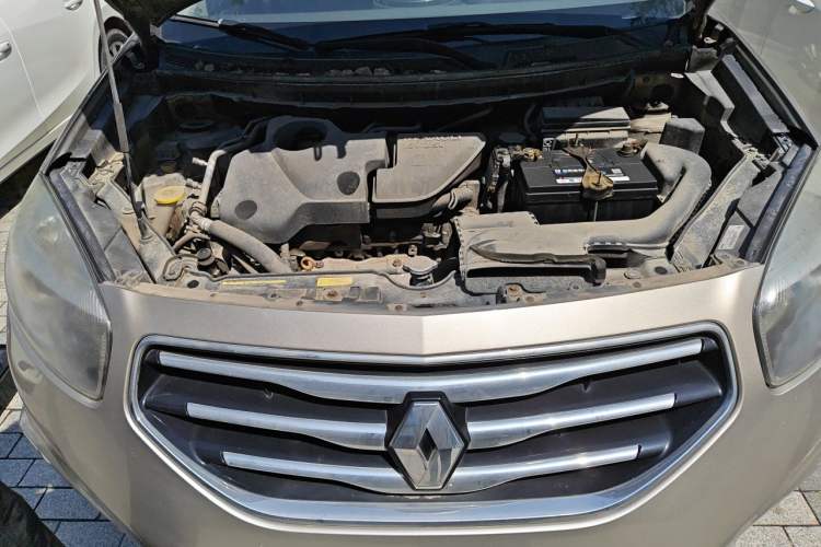 Used Renault Koleos 2013 2.5L Two-Wheel Drive Comfort Edition Engine Bay