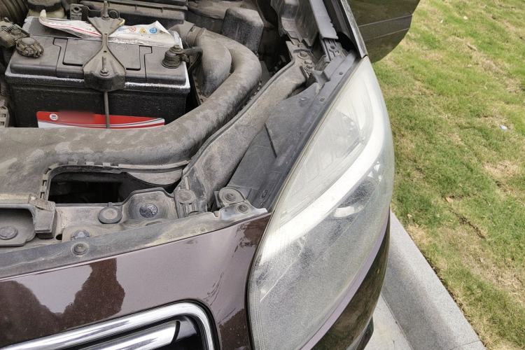 Used Renault Koleos 2013 2.5L 4x4 Comfort Edition Engine Bay Left