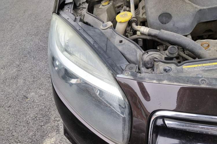 Used Renault Koleos 2013 2.5L 4x4 Comfort Edition Engine Bay Right