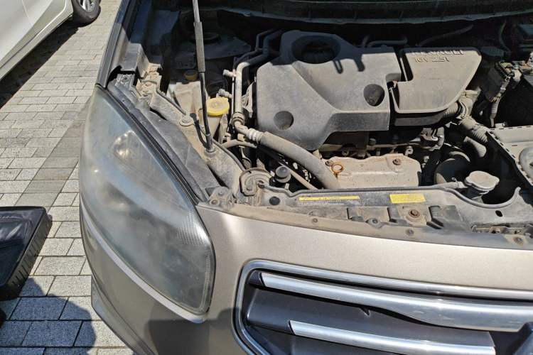 Used Renault Koleos 2013 2.5L Two-Wheel Drive Comfort Edition Engine Bay Right