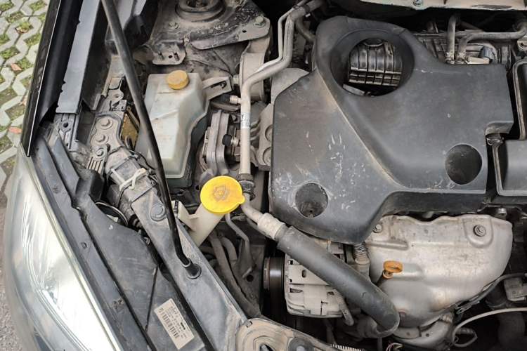 Used Renault Koleos 2013 2.5L Two-Wheel Drive Comfort Edition Engine Bay Right