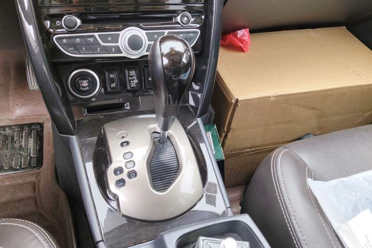Used Renault Koleos 2013 2.5L 4x4 Comfort Edition Gear Lever
