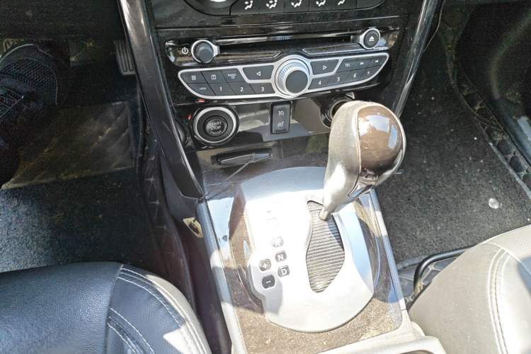 Used Renault Koleos 2013 2.5L Two-Wheel Drive Comfort Edition Gear Lever