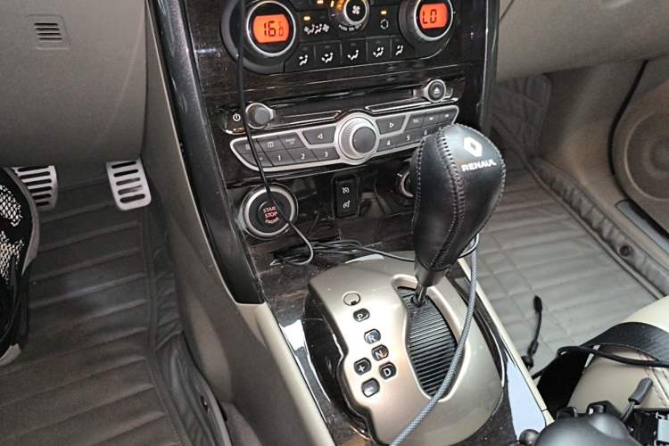 Used Renault Koleos 2013 2.5L Two-Wheel Drive Comfort Edition Gear Lever