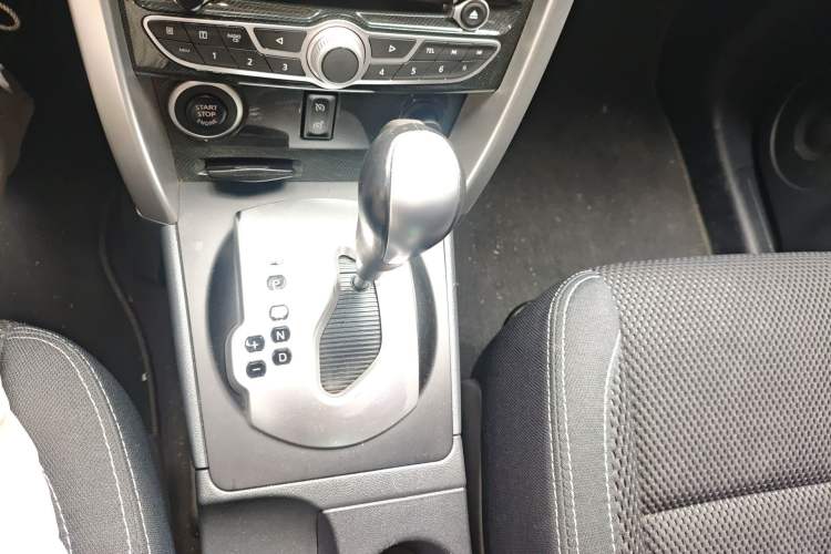 Used Renault Koleos 2013 2.5L Two-Wheel-Drive Urban Edition Gear Lever