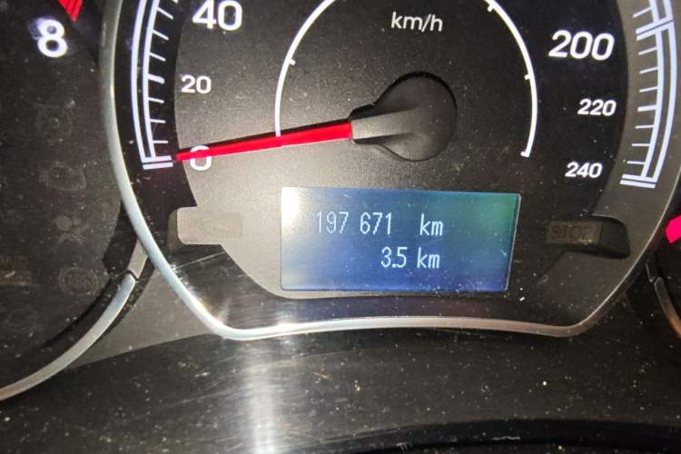 Used Renault Koleos 2013 2.5L Two-Wheel Drive Comfort Edition Odometer Close Up