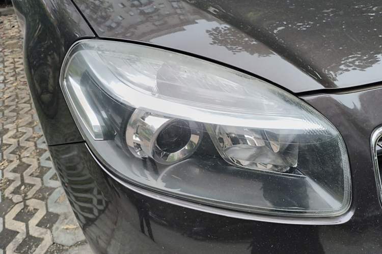 Used Renault Koleos 2013 2.5L Two-Wheel Drive Comfort Edition Right Front Headlight