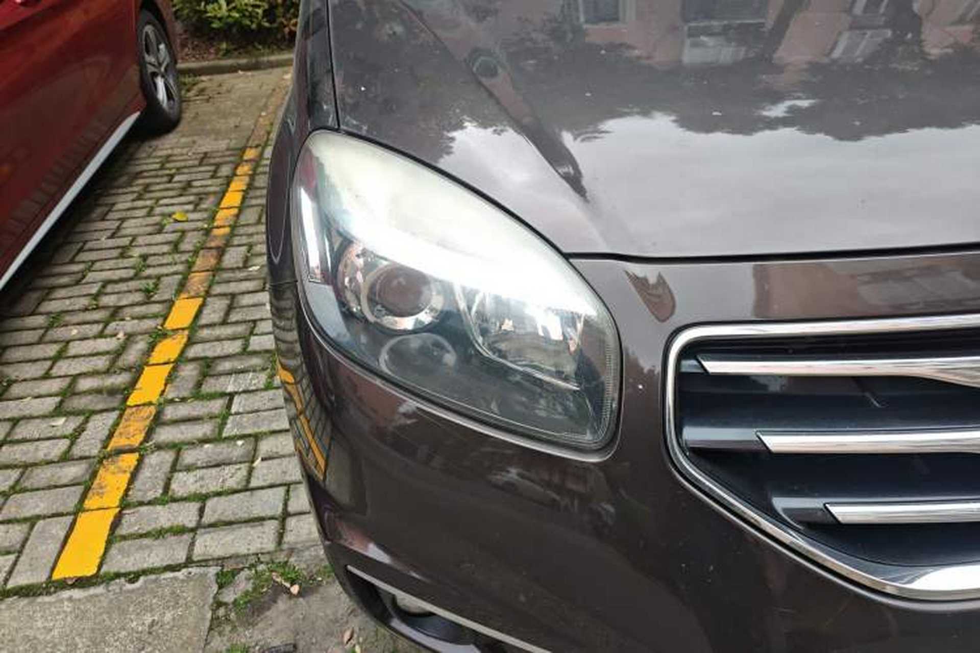 Used Renault Koleos 2013 2.5L Two-Wheel-Drive Urban Edition Right Front Headlight