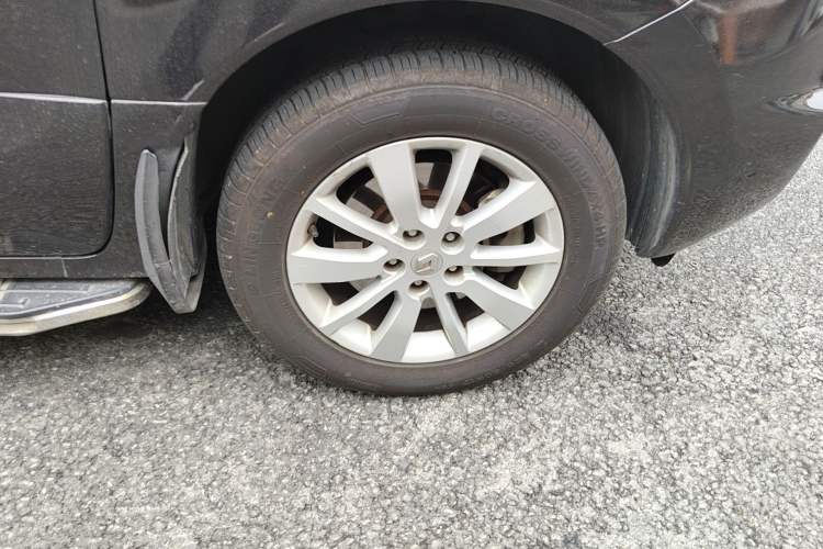 Used Renault Koleos 2013 2.5L 4x4 Comfort Edition Right Front Wheel Hub