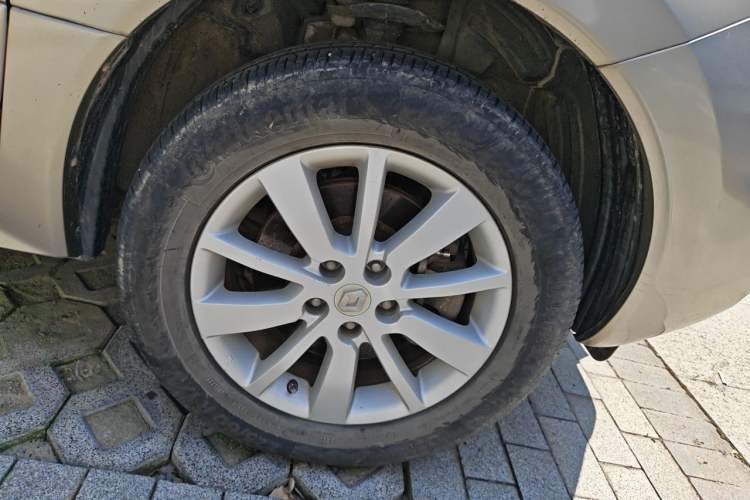 Used Renault Koleos 2013 2.5L Two-Wheel Drive Comfort Edition Right Front Wheel Hub