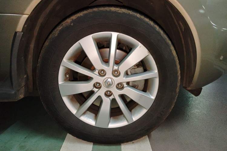 Used Renault Koleos 2013 2.5L Two-Wheel Drive Comfort Edition Right Front Wheel Hub