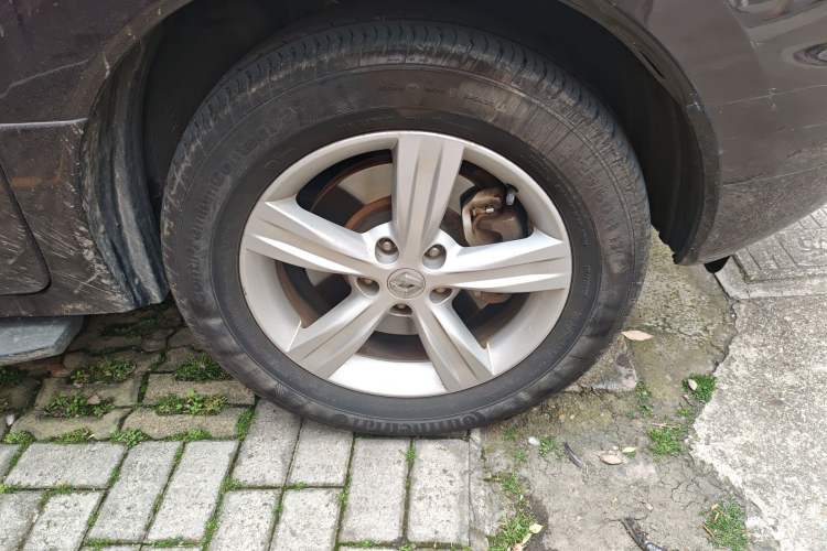 Used Renault Koleos 2013 2.5L Two-Wheel-Drive Urban Edition Right Front Wheel Hub