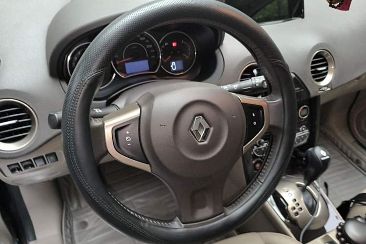 Used Renault Koleos 2013 2.5L Two-Wheel Drive Comfort Edition Steering Wheel