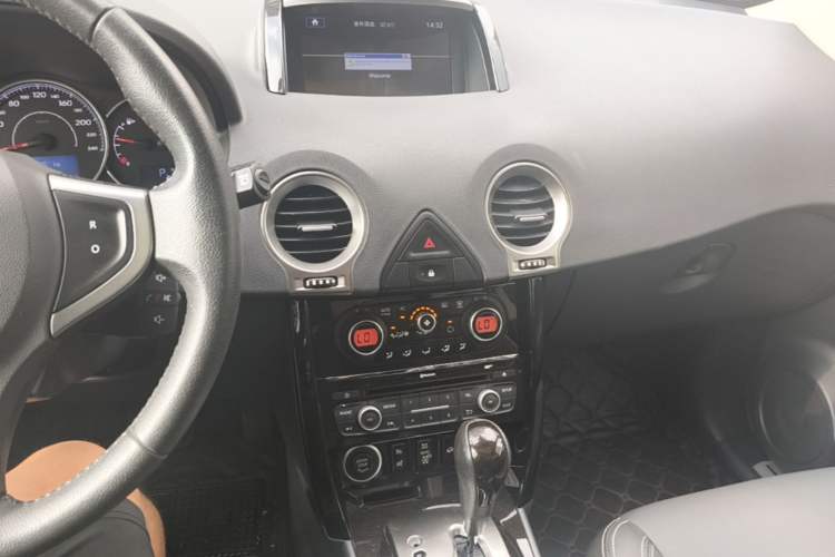 Used Renault Koleos 2013 2.5L 4x4 Comfort Edition with Navigation Audio And AC Panel