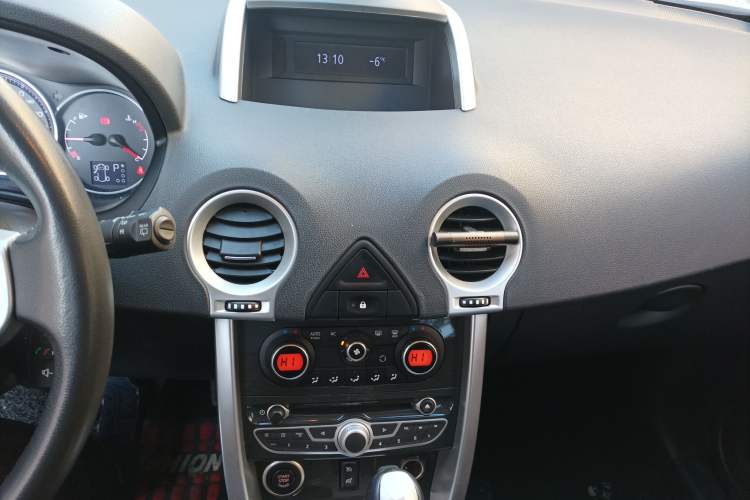 Used Renault Koleos 2013 2.5L Two-Wheel-Drive Urban Edition Audio And AC Panel