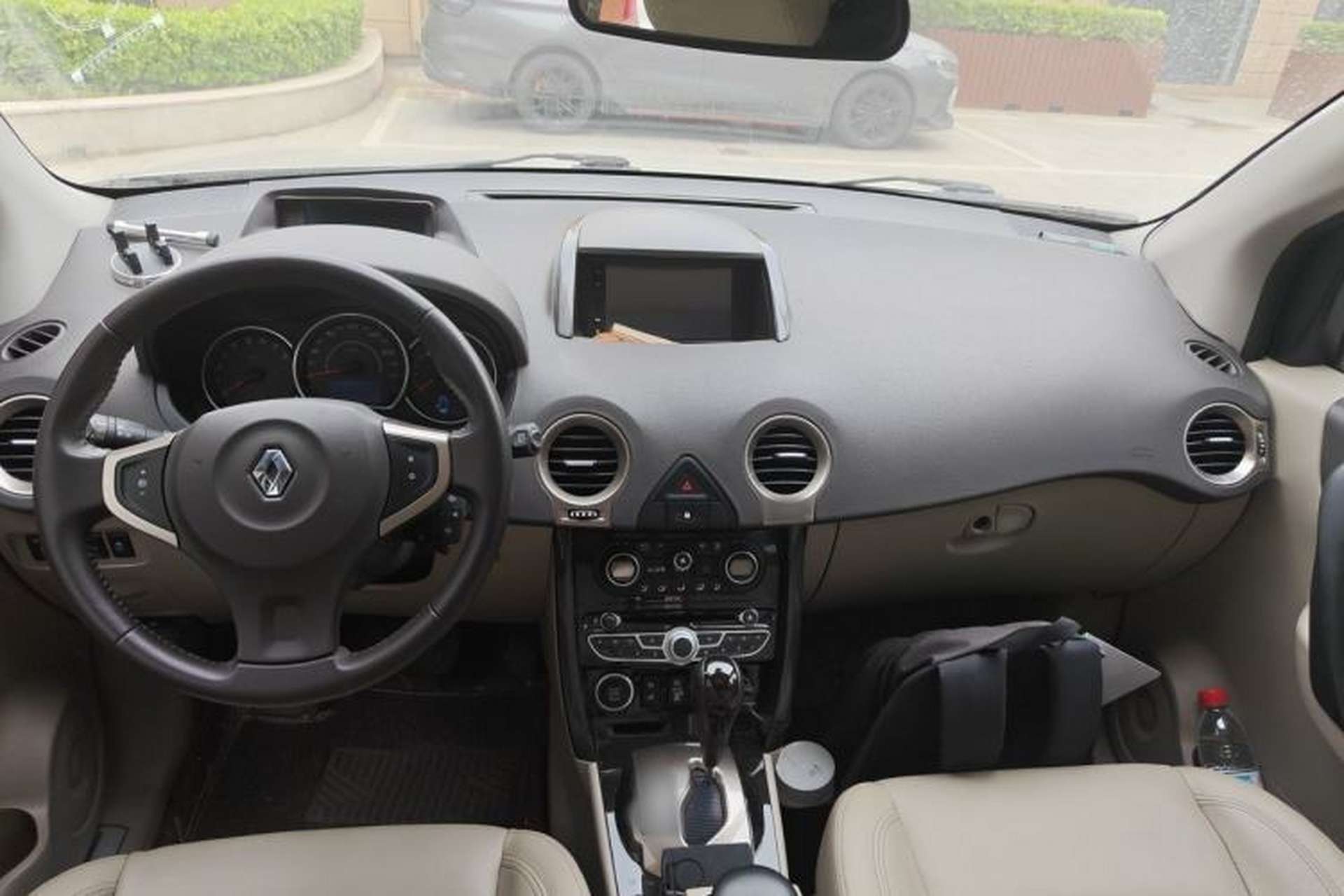 Used Renault Koleos 2013 2.5L 4x4 Comfort Edition with Navigation Center Console