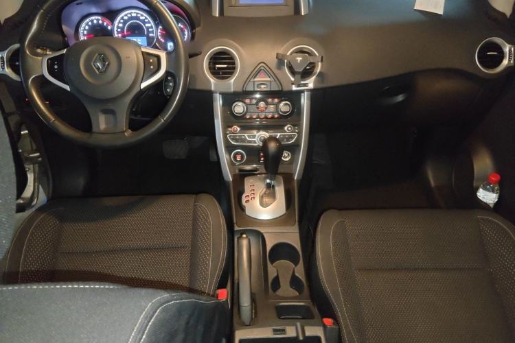 Used Renault Koleos 2013 2.5L Two-Wheel-Drive Urban Edition Center Console