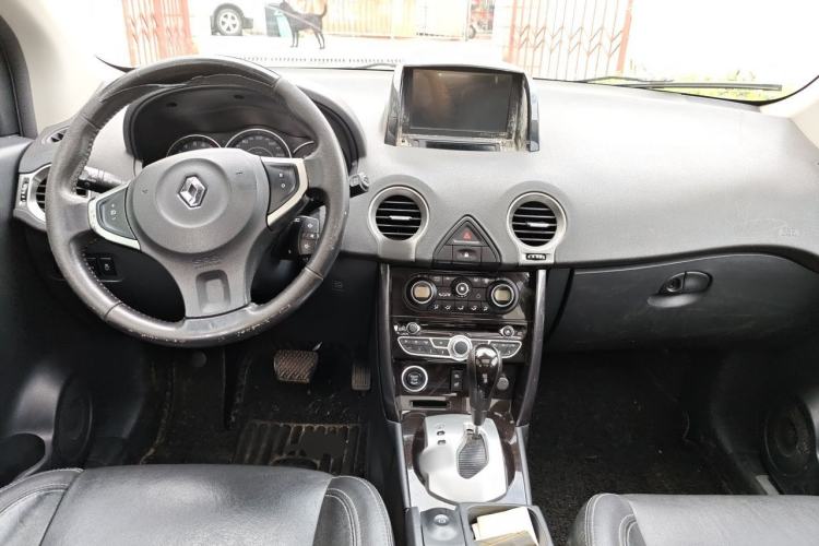 Used Renault Koleos 2013 2.5L Two-Wheel Drive Comfort Edition Center Console