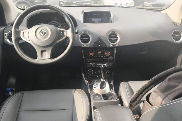 Used Renault Koleos 2013 2.5L 4x4 Comfort Edition with Navigation Center Console