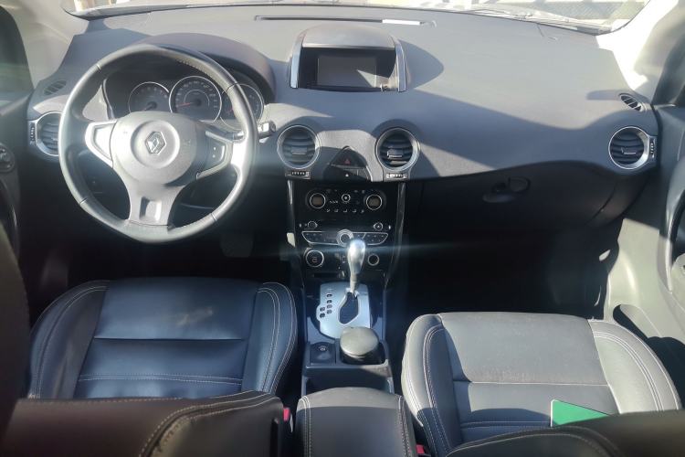 Used Renault Koleos 2013 2.5L Two-Wheel Drive Comfort Edition Center Console