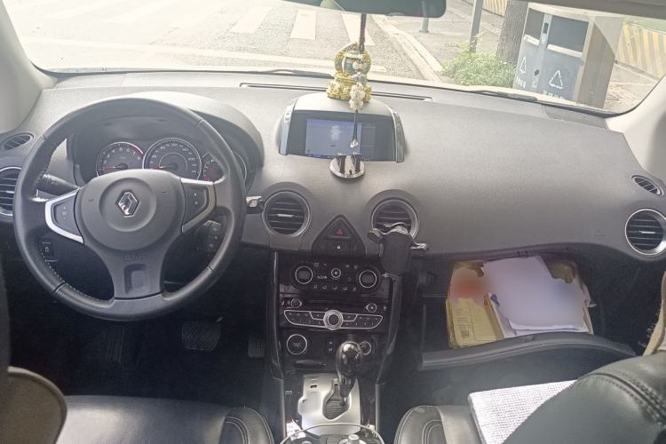 Used Renault Koleos 2013 2.5L Two-Wheel Drive Comfort Edition Center Console
