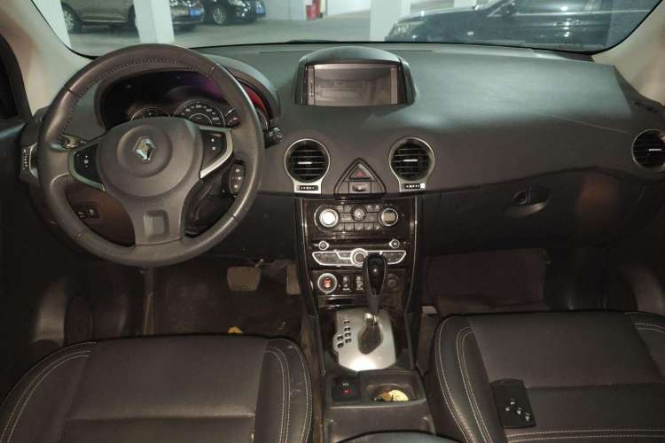 Used Renault Koleos 2013 2.5L 4x4 Comfort Edition Center Console