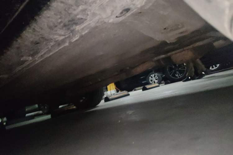 Used Renault Koleos 2013 2.5L 4x4 Comfort Edition Chassis Front Right